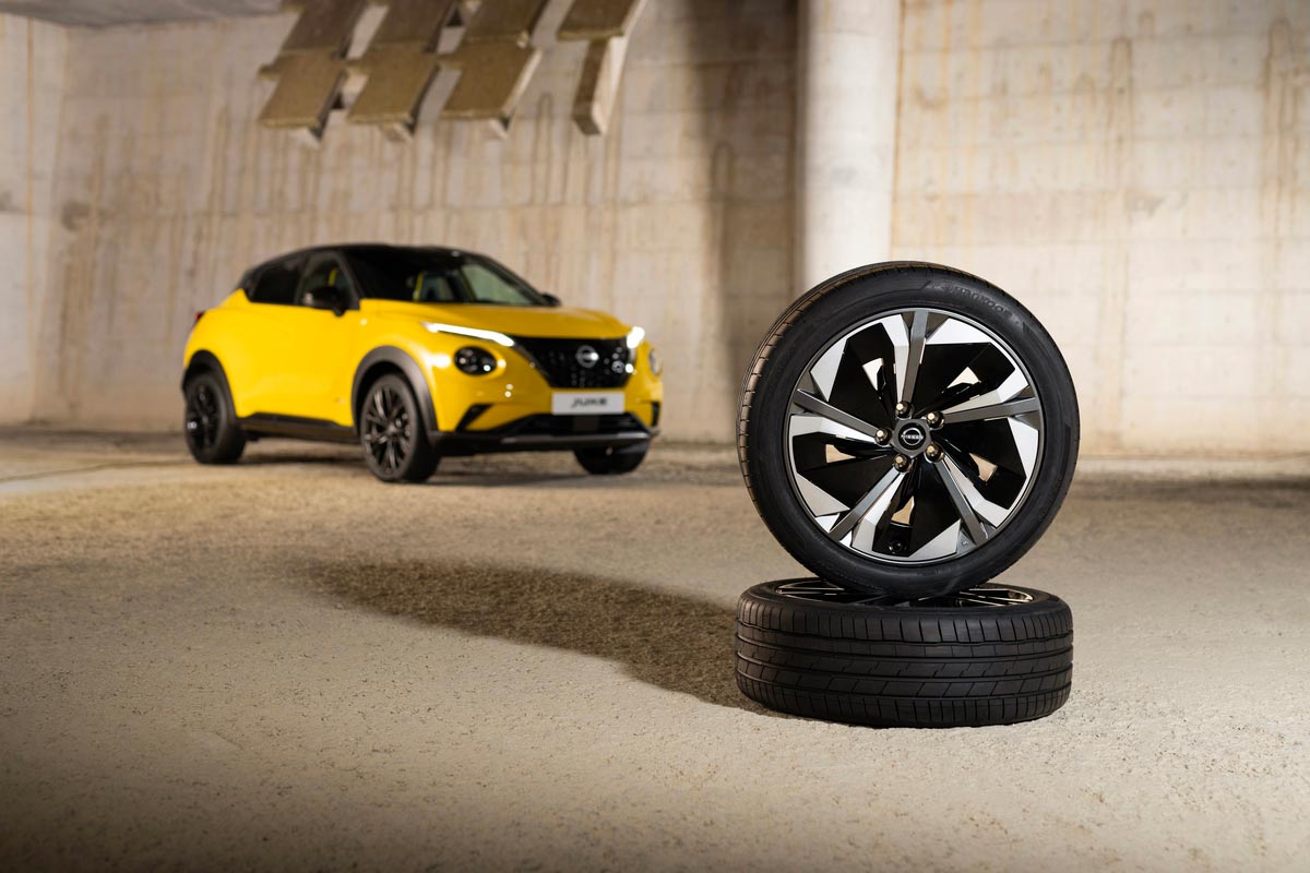 JUKE-MC-2024---interior_-iconic-yellow-body-color---N-Sport---new-wheels-(WJjTW1X)