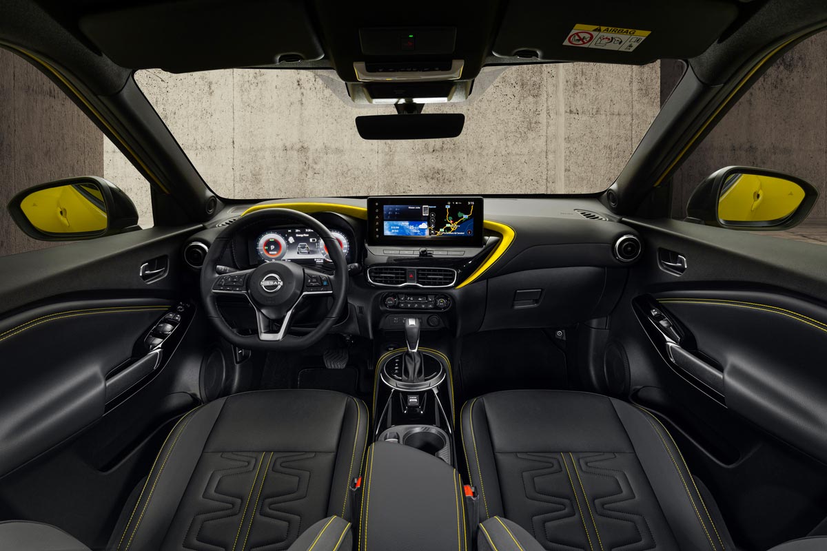 JUKE-MC-2024---interior_-iconic-yellow-body-color---N-Sport---zoomed-out-view