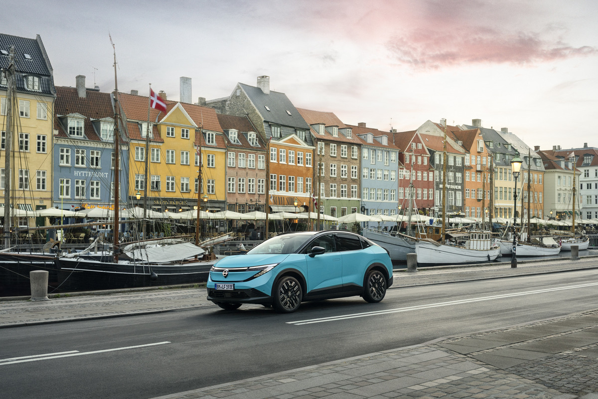 All-new Nissan LEAF Hits the Road